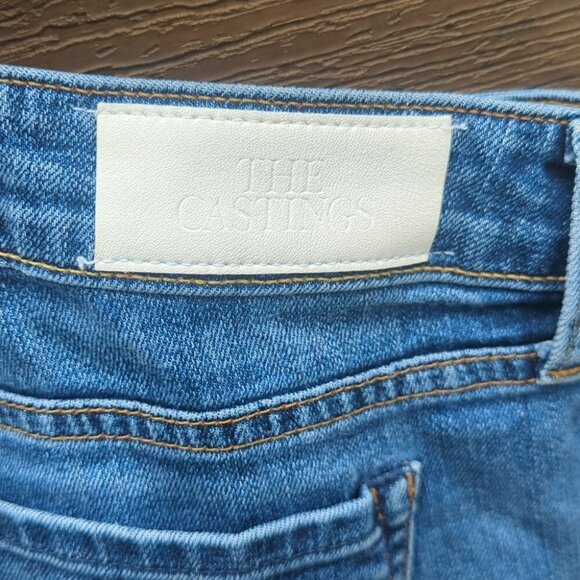 Aritzia The Castings Mid Rise Blue Denim Cut Off Shorts -Size 32 Great Condition - Picture 5 of 9